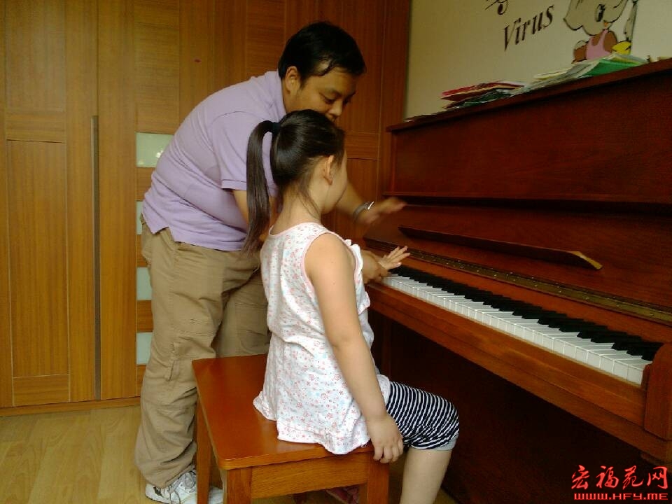 钢琴-巨好玩外教英语艺术培训