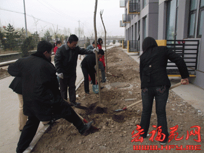 宏福苑物业组织各职能部门开展了春季植树活动