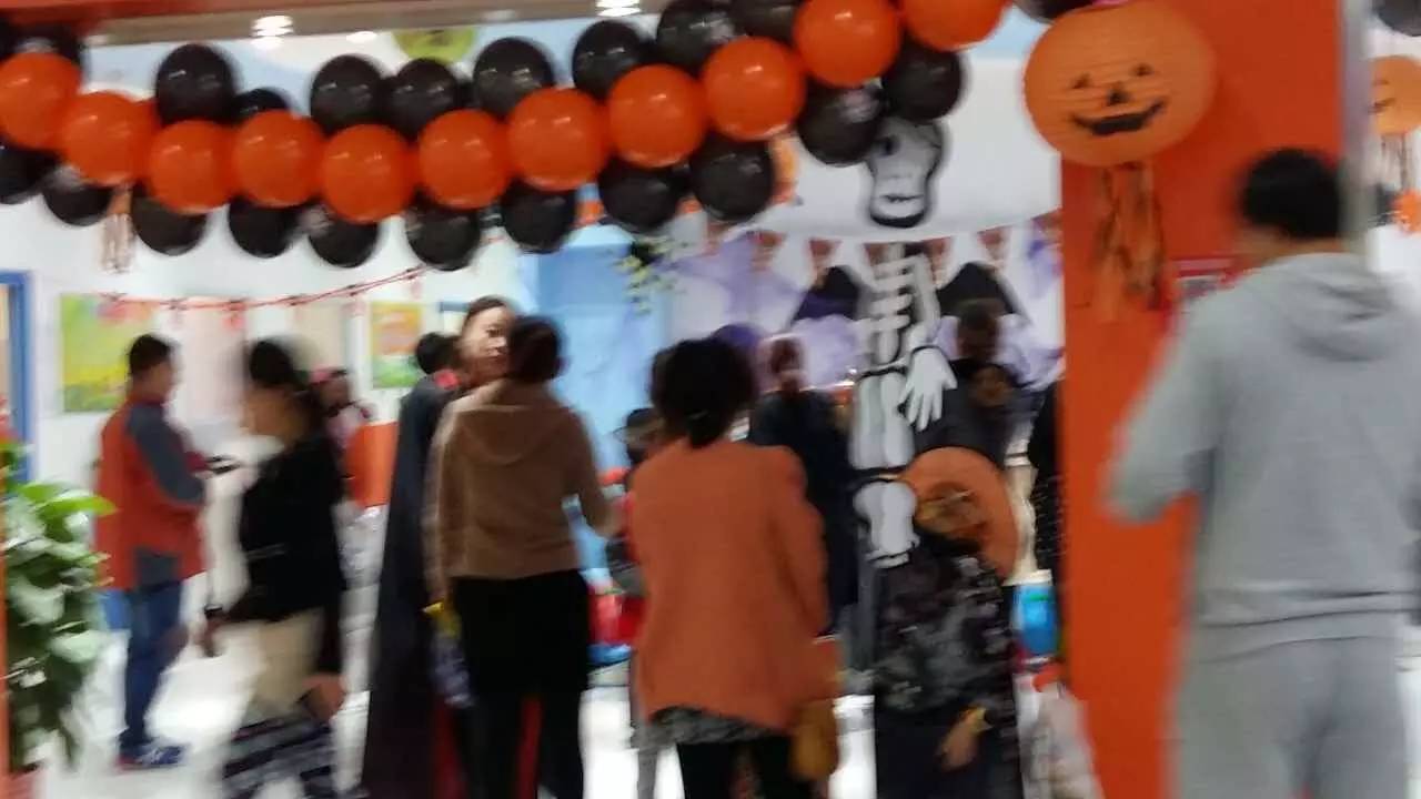 万圣节活动现场热闹非凡