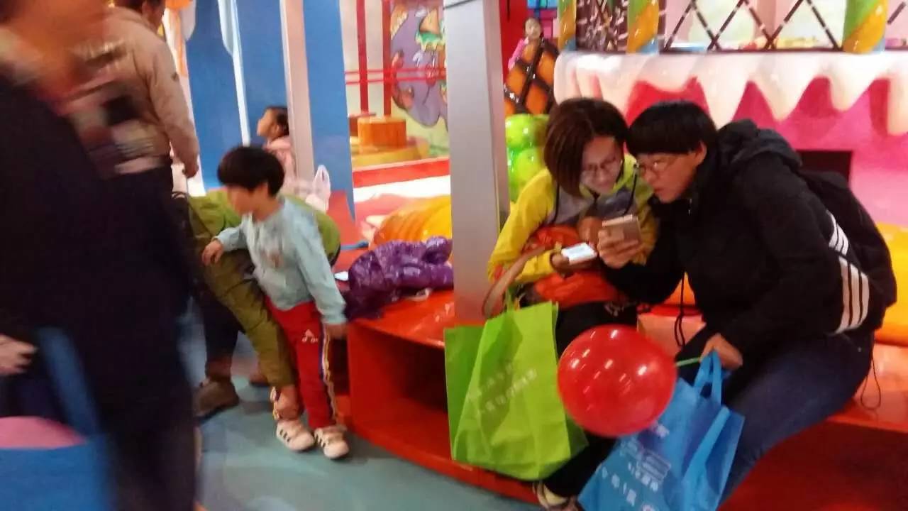 万圣节活动现场热闹非凡