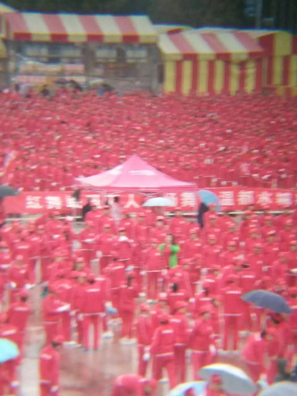 红舞联盟万人广场舞，温度水城广场！